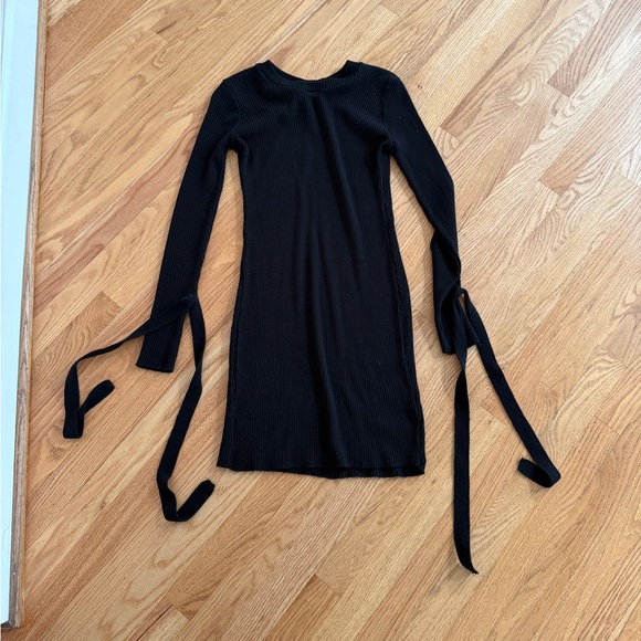 Sweater dress with tie sleeves - Picture 1 of 2